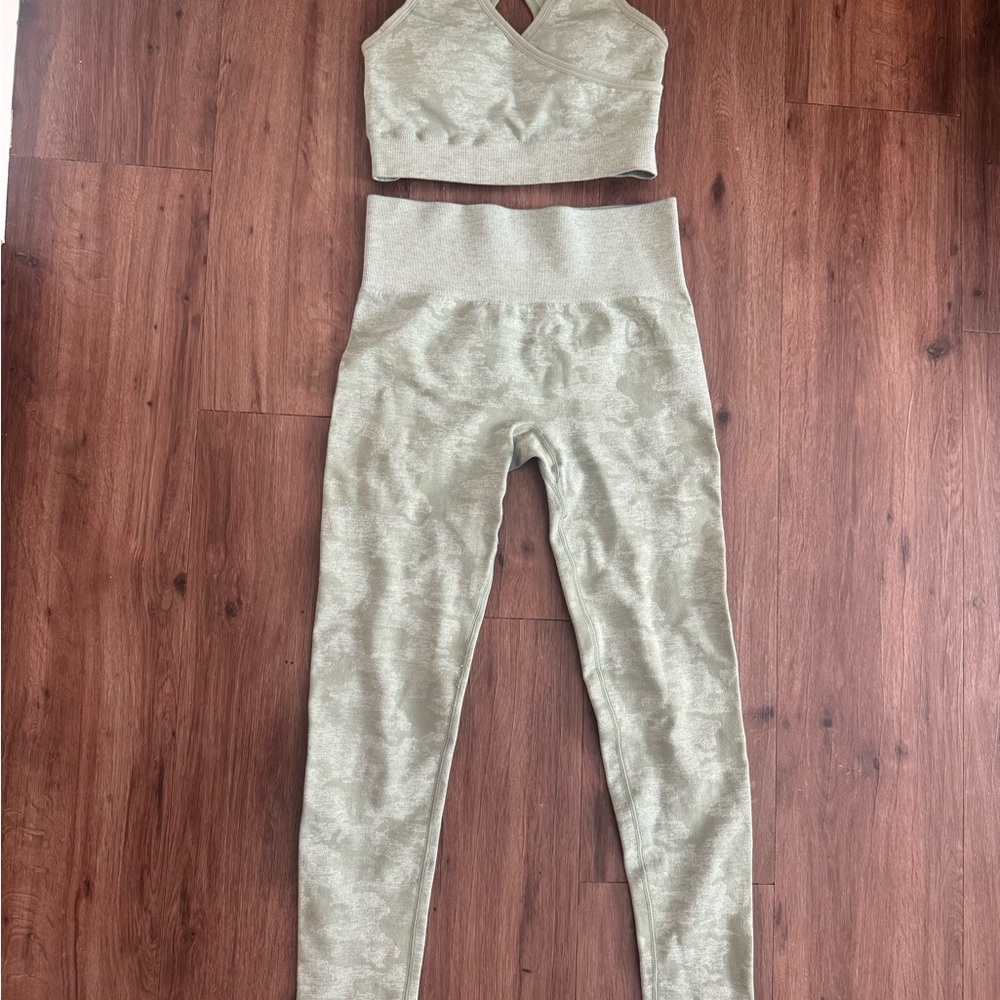 Gymshark Green and White Leggings